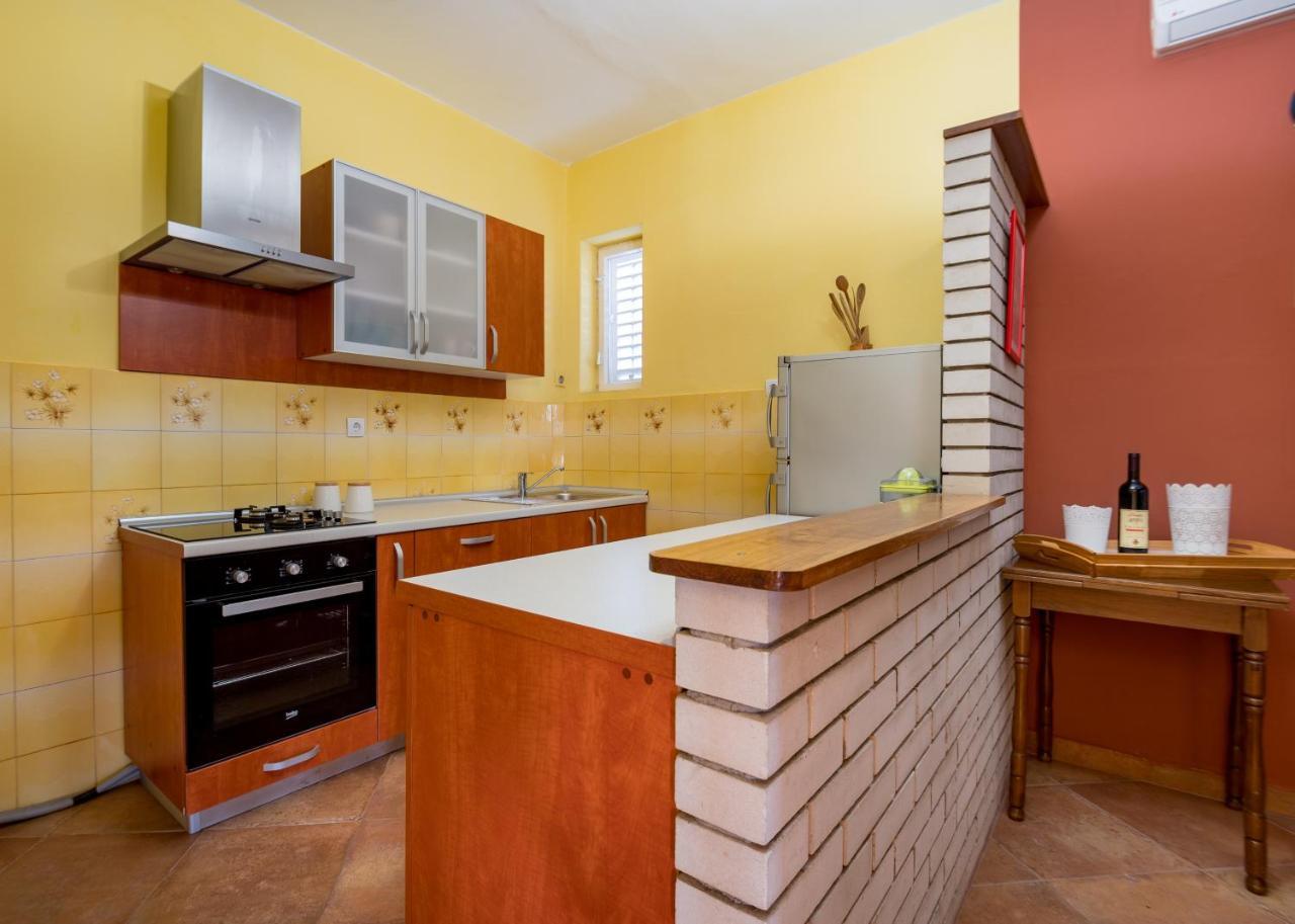 Holiday Home Nives Tivat Ngoại thất bức ảnh